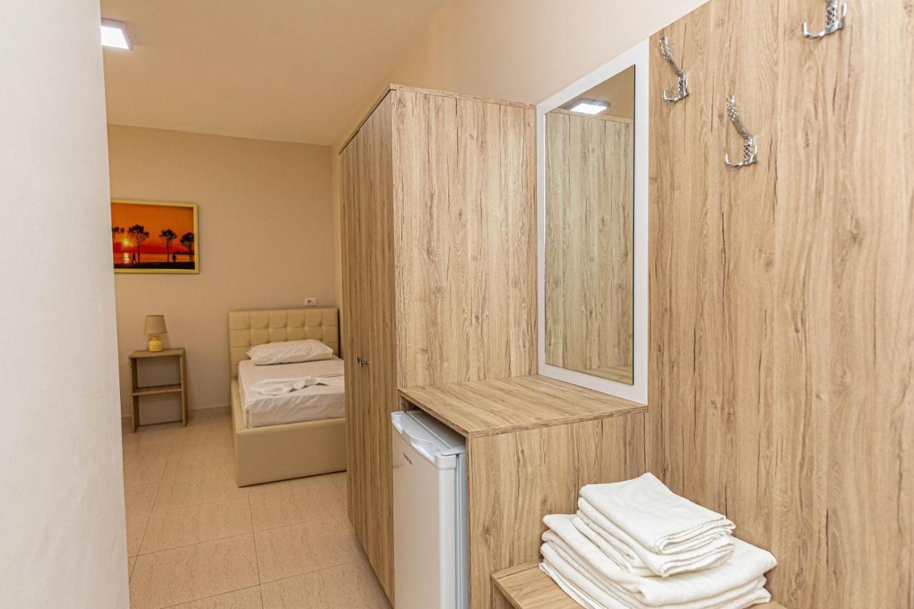 Jordan'S Hotel Vlore Ngoại thất bức ảnh