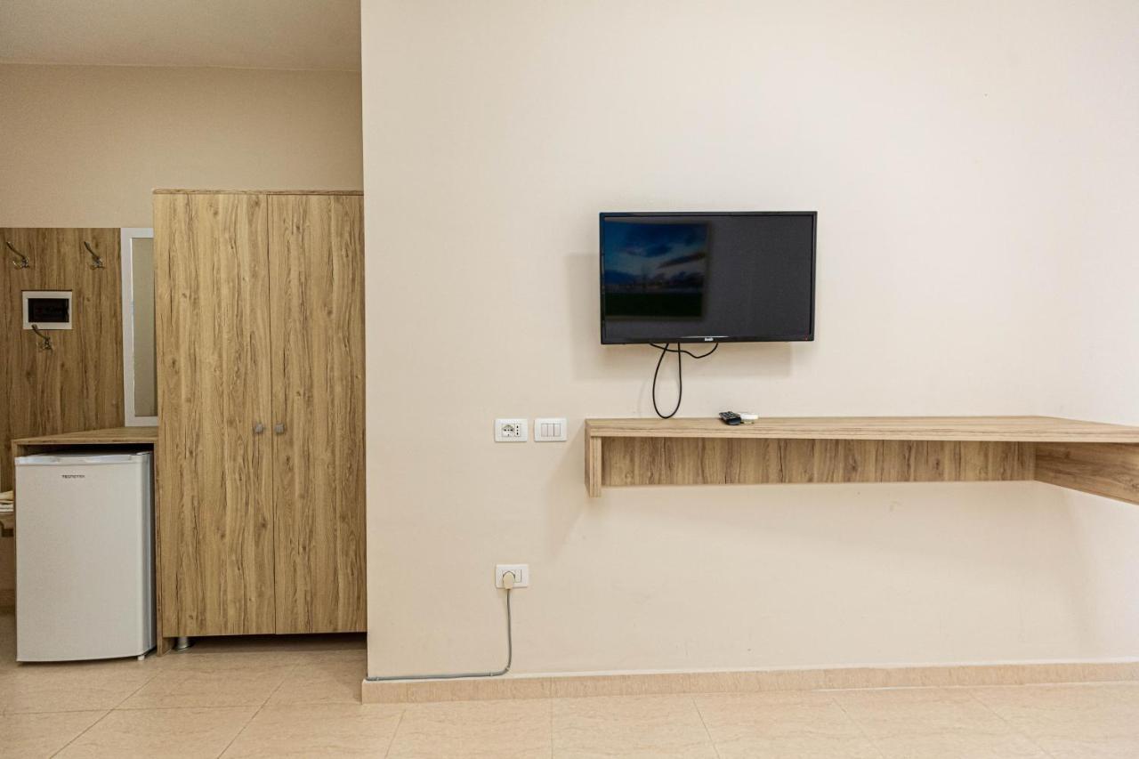 Jordan'S Hotel Vlore Ngoại thất bức ảnh