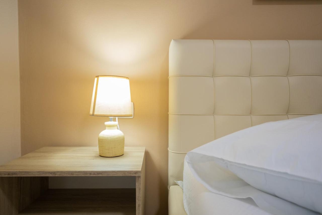 Jordan'S Hotel Vlore Ngoại thất bức ảnh