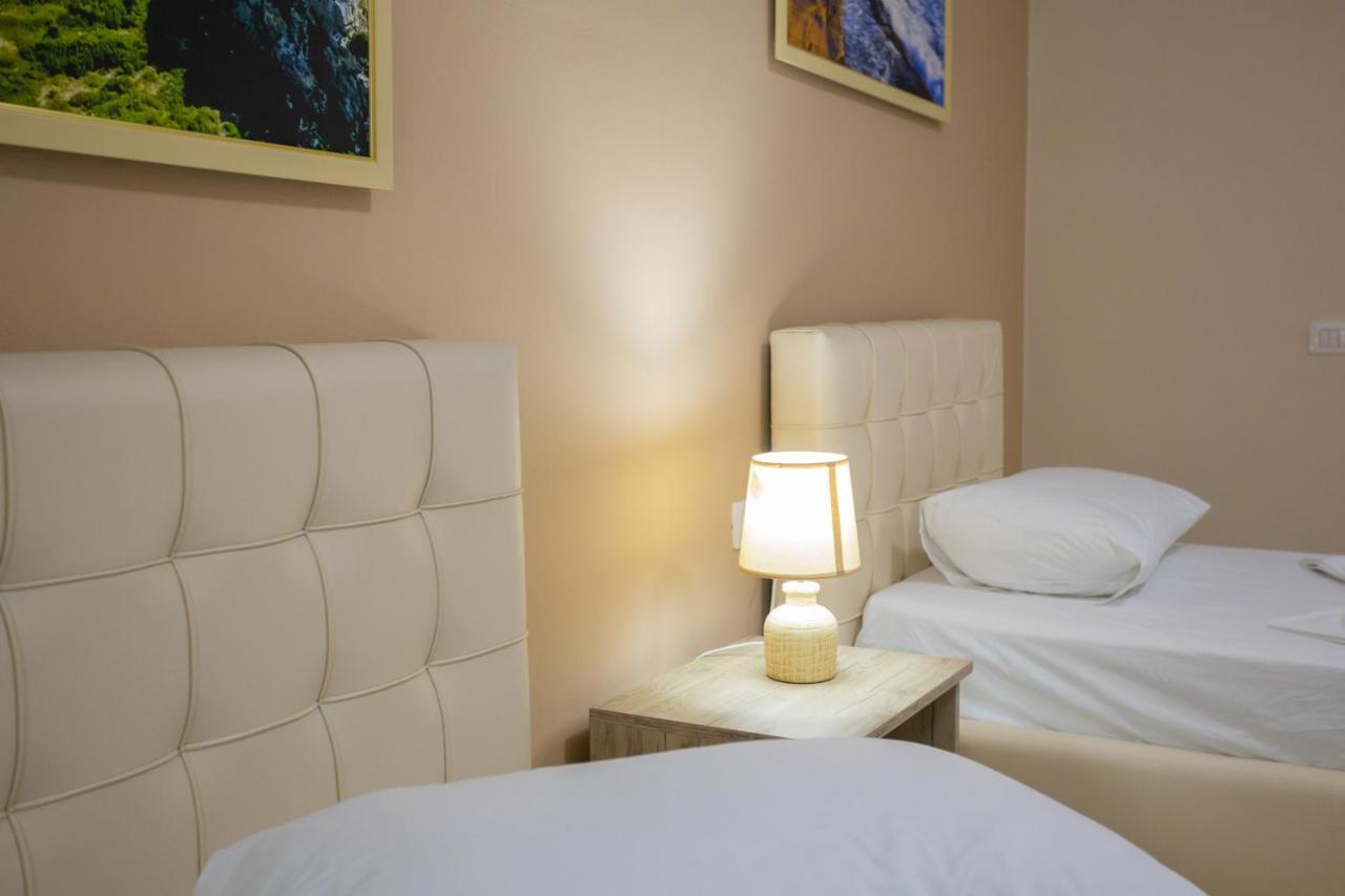 Jordan'S Hotel Vlore Ngoại thất bức ảnh