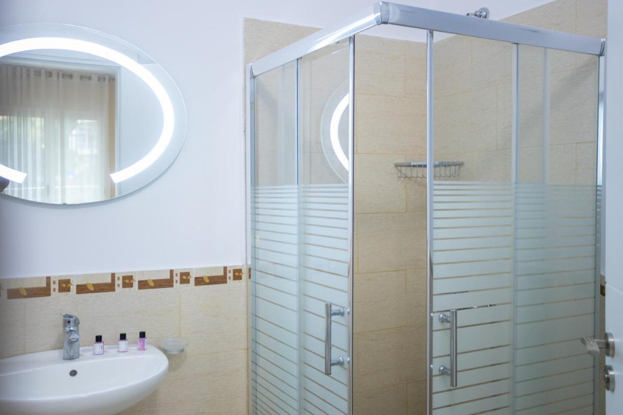 Jordan'S Hotel Vlore Ngoại thất bức ảnh