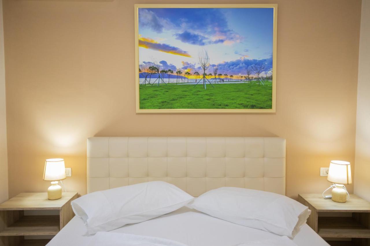 Jordan'S Hotel Vlore Ngoại thất bức ảnh