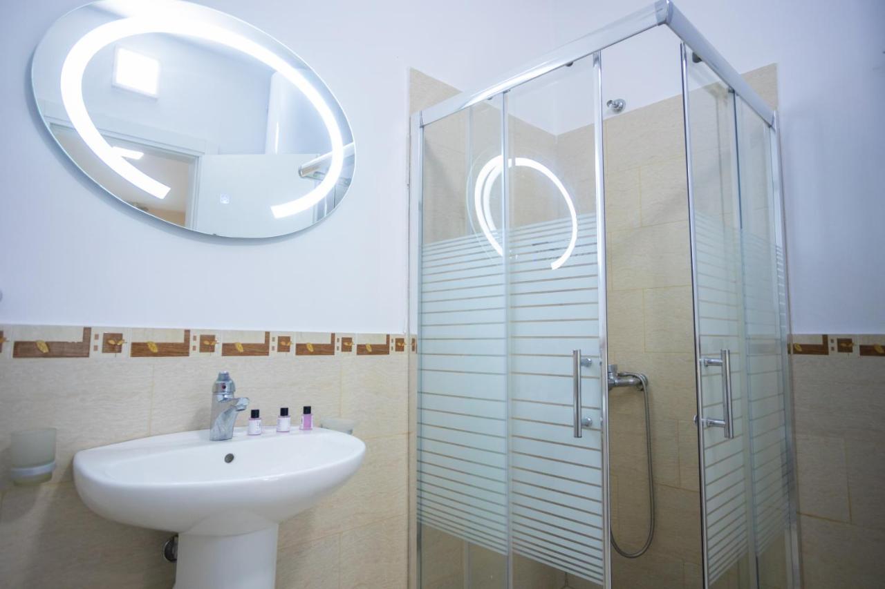 Jordan'S Hotel Vlore Ngoại thất bức ảnh