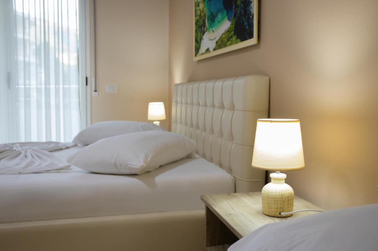 Jordan'S Hotel Vlore Ngoại thất bức ảnh